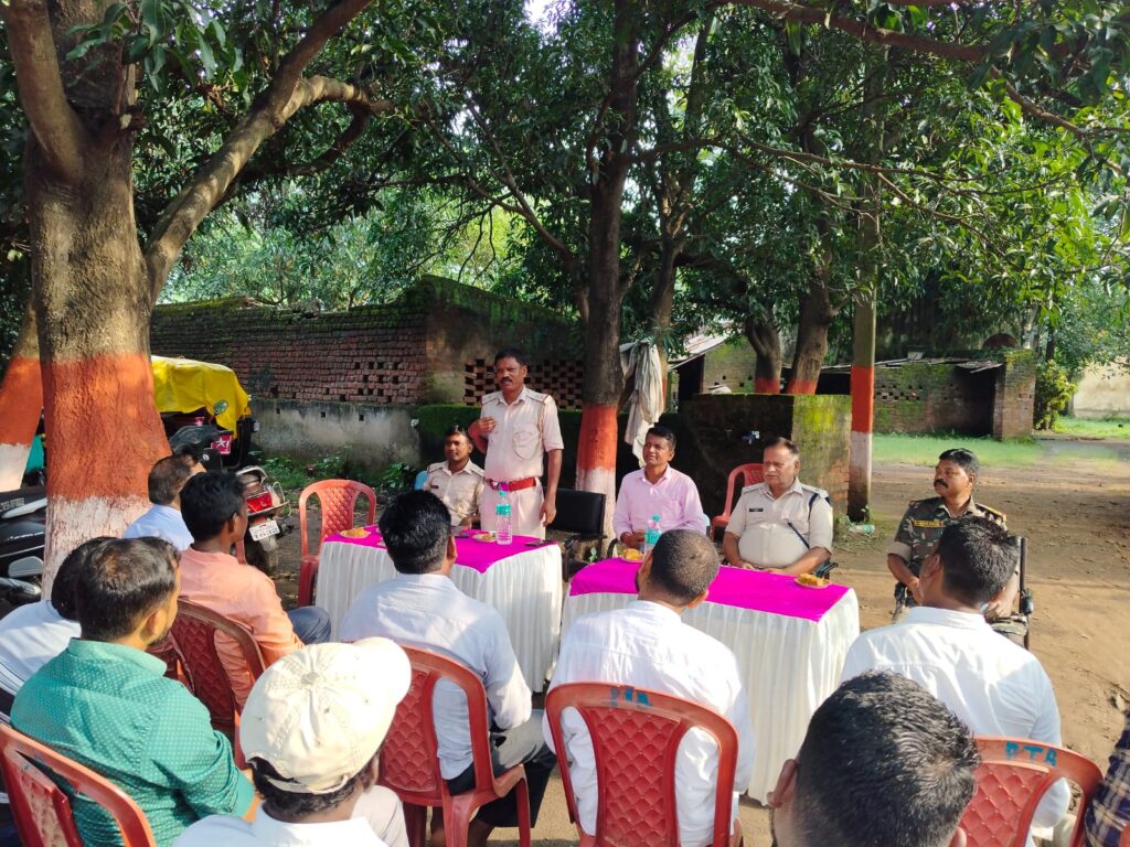 सभी दुर्गा पूजा पंडालों में सीसीटीवी लगाना अनिवार्य : थाना प्रभारी, पटमदा व बोड़ाम थाना में शांति समिति की बैठक संपन्न