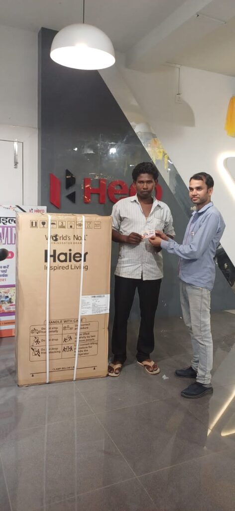 বরাবাজারের মিহির বিজয়া অটোমোবাইলসের স্ক্র্যাচ কুপনে বাইকের সঙ্গে একটি ফ্রিজও পেয়েছেন