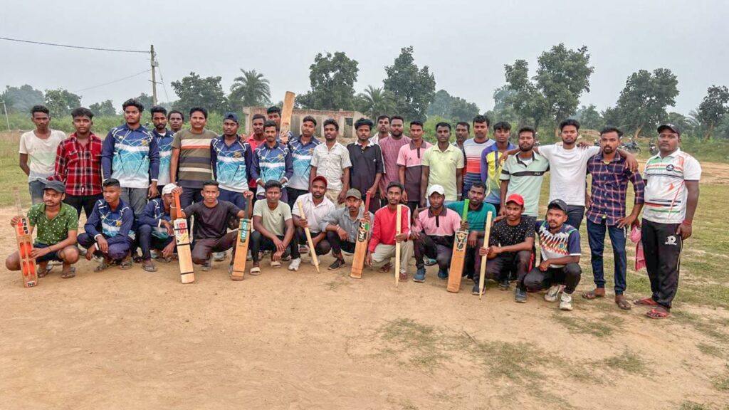 आंधारझोर फुटबॉल मैदान में एक दिवसीय क्रिकेट प्रतियोगिता आयोजित, बेलडीह को 10 विकेट से हरा आमझोर की टीम बनी चैंपियन