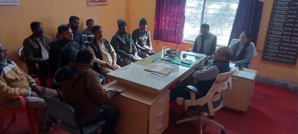 अपर उपायुक्त का पटमदा दौरा, विभिन्न योजनाओं का किया निरीक्षण