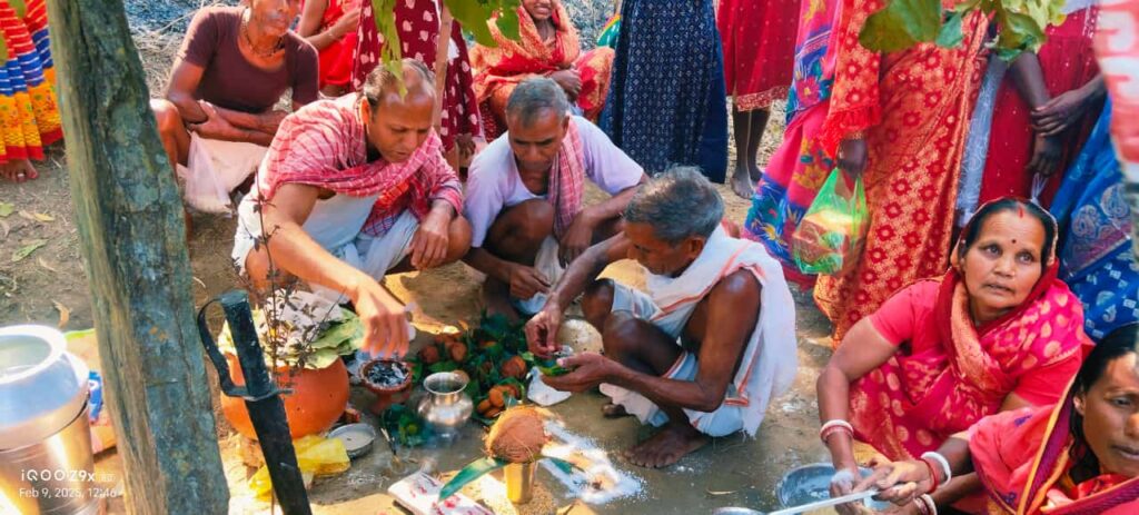पटमदा के जोड़सा कुम्हार पाड़ा में हुई भानसिंह पूजा
