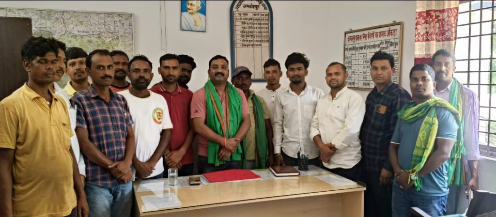 जेएलकेएम ने किया कमलपुर के नए थाना प्रभारी अशोक कुमार का अभिनंदन