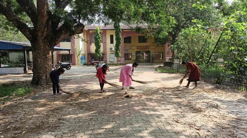 पटमदा में अंचलाधिकारी के नेतृत्व में चला स्वच्छता अभियान