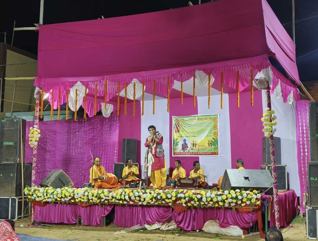 माचा में लीला कीर्तन कलाकार गांगुली ने श्रोताओं को किया मंत्रमुग्ध