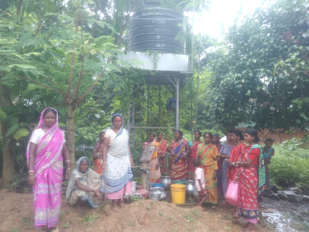 सोलर संचालित जलमीनार खराब, डोभा का पानी पीने को मजबूर हैं कांकु गांव के 90 परिवार