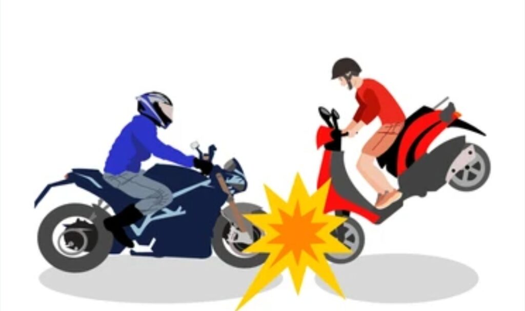 अलकतरा फैक्ट्री के पास दो बाइकों के बीच भिड़ंत, तीन घायल