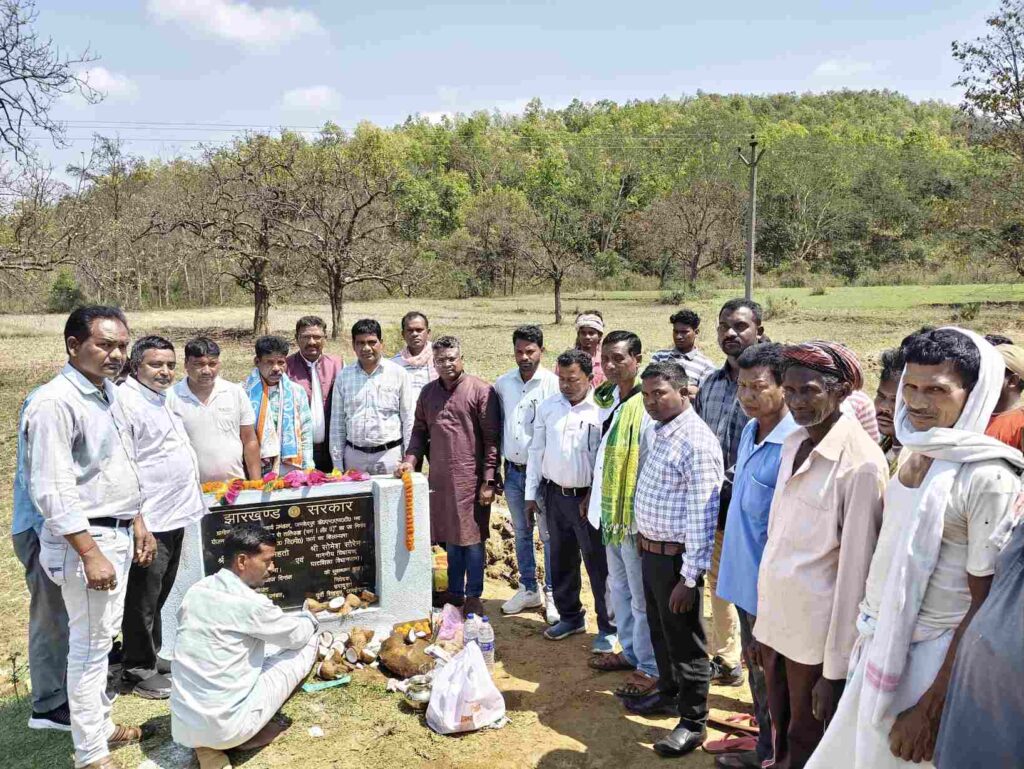 गुड़ाबांदा: विधायक ने 1.31 करोड़ की सड़क व साइंस लैब निर्माण का किया शिलान्यास