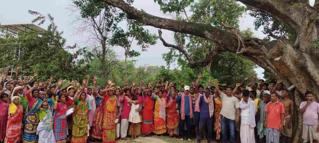 पटमदा के कांकु में खनन पट्टा को लेकर ग्राम सभा में हंगामा, दो गुट आमने-सामने