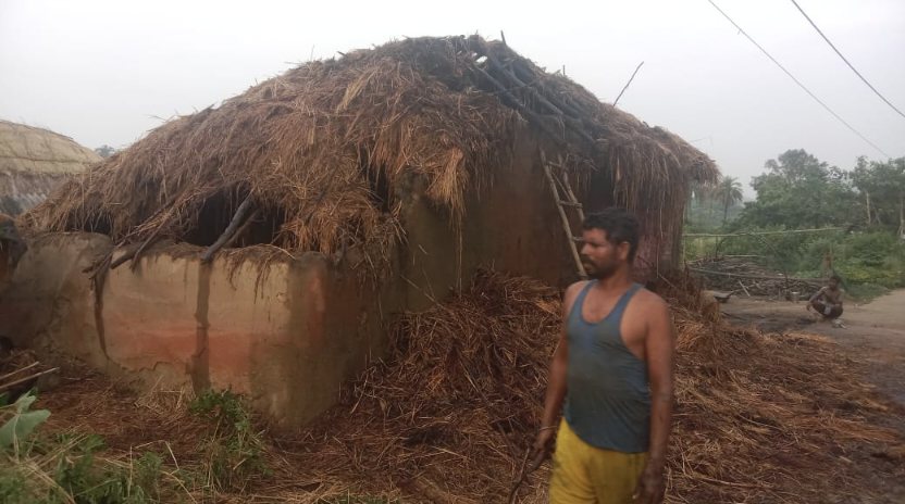 पटमदा में फूस के मकान में लगी आग, हजारों की संपत्ति जलकर राख