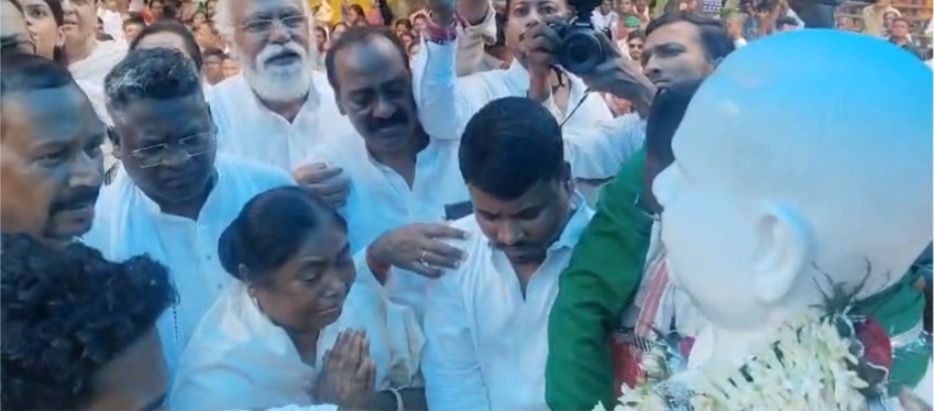 रामदास सोरेन की पहली पुण्यतिथि पर प्रतिमा का अनावरण, संघर्ष और योगदान को किया गया याद