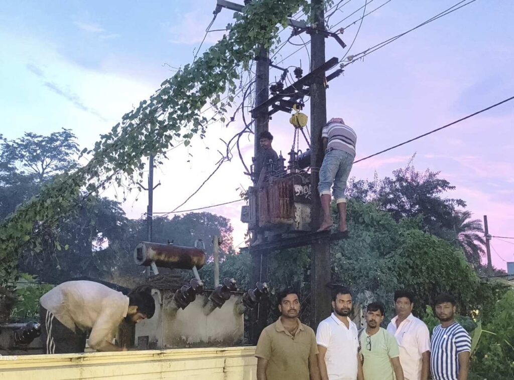 बेलटांड़ चौक में लगा 100 केवी का नया ट्रांसफार्मर, बिजली आपूर्ति होगी सुचारू