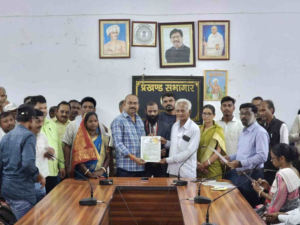 बोड़ाम में 490 आंदोलनकारियों को मिला सम्मान, विधायक मंगल कालिंदी ने बांटे प्रशस्ति पत्र
