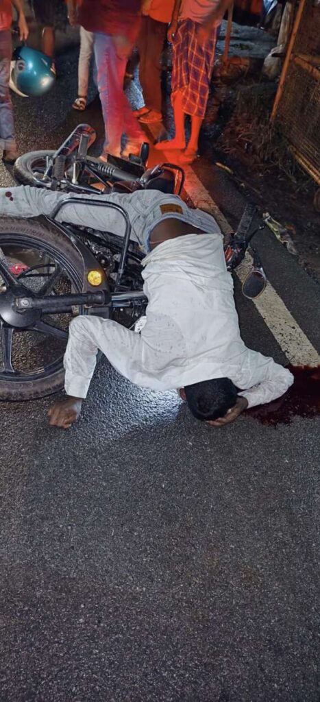बेलटांड़ चौक पर तेज रफ्तार कार ने बाइक को मारी टक्कर, दो गंभीर