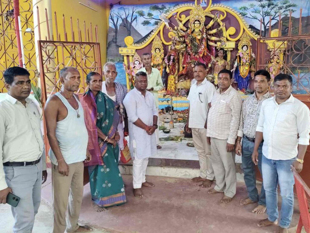 गुड़ाबांदा: दुर्गापूजा के पावन अवसर पर विधायकों ने किए पंडालों के दर्शन, क्षेत्र की खुशहाली की कामना